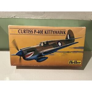 Curtiss P-40E Kittyhawk 1:72 Heller 80266 Complete Model Kit Open Box